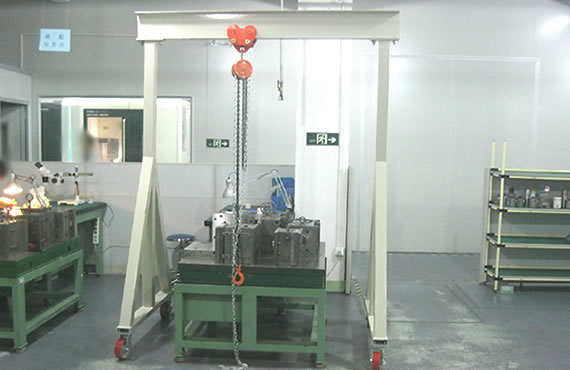 工業實驗室車床機床設備搬運移動吊裝作業